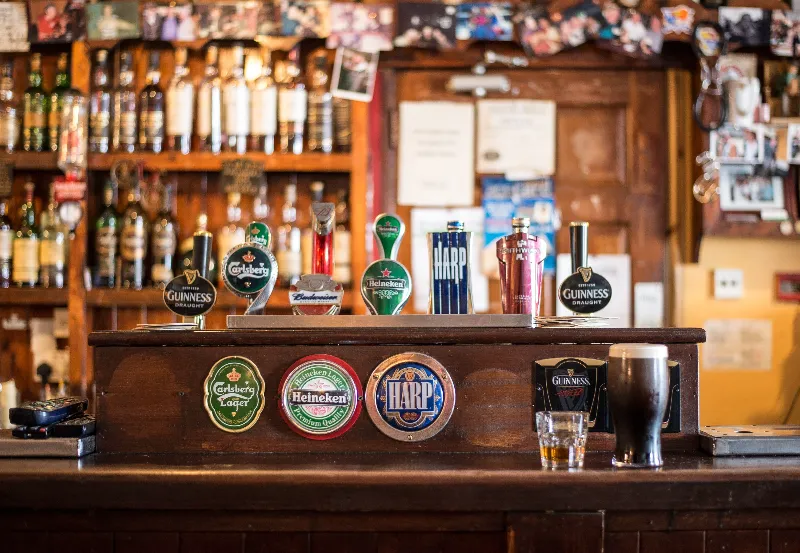 Draft beer tower with constant-temperature cold circulation system